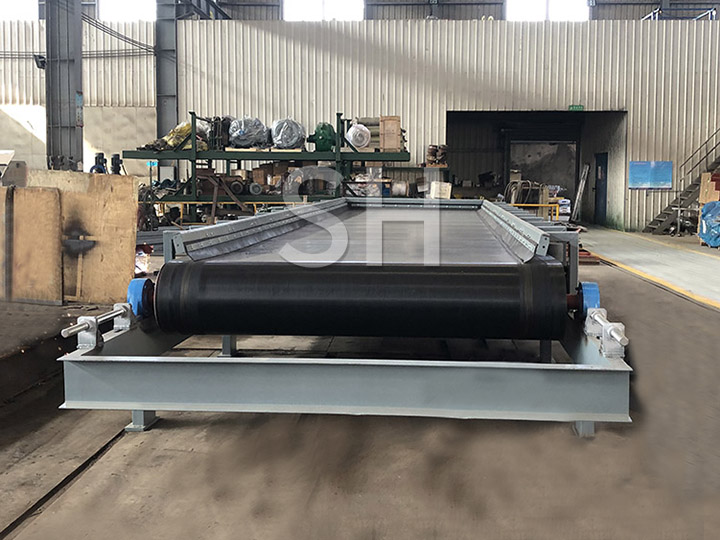 Wide belt conveyor